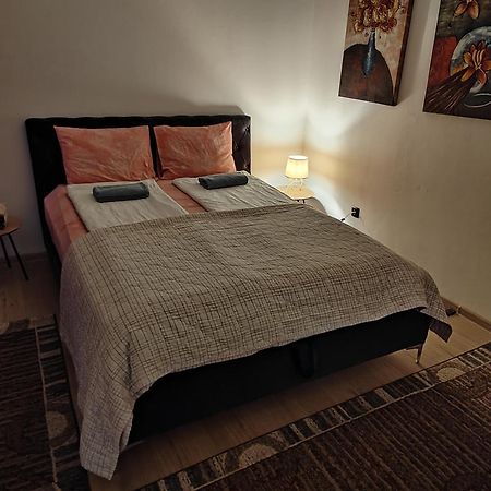 Spacious And Modern Apartment In Town Center Konjic Bagian luar foto