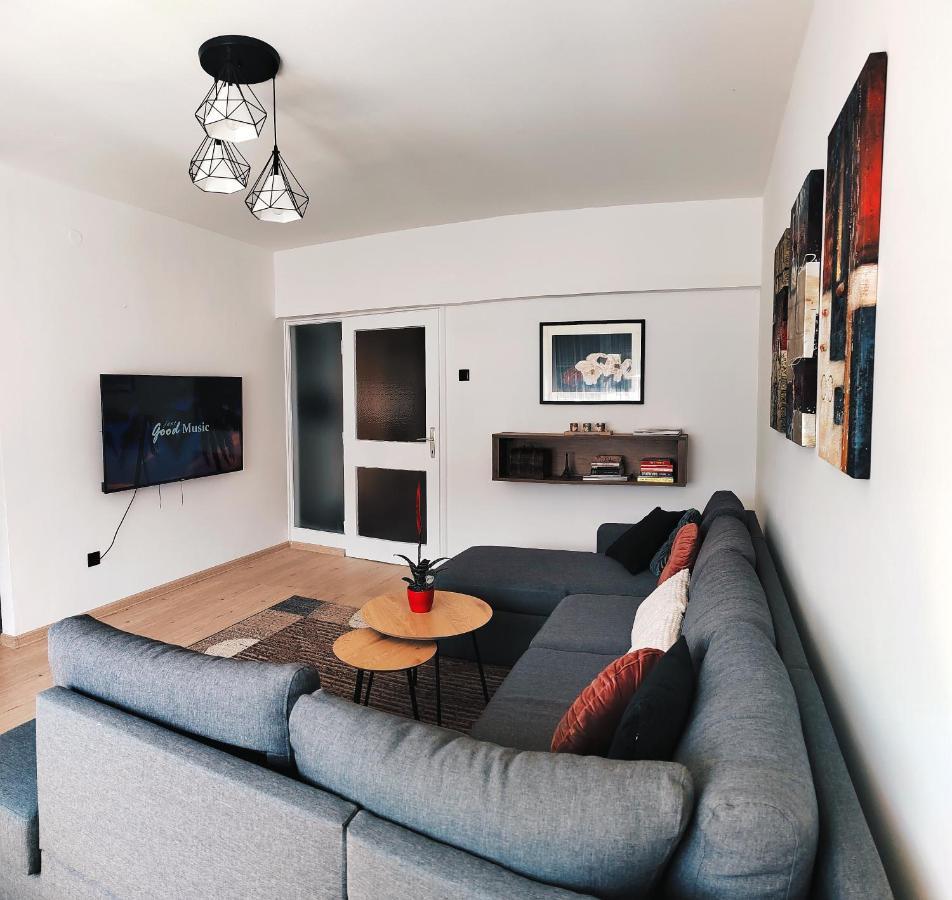 Spacious And Modern Apartment In Town Center Konjic Bagian luar foto
