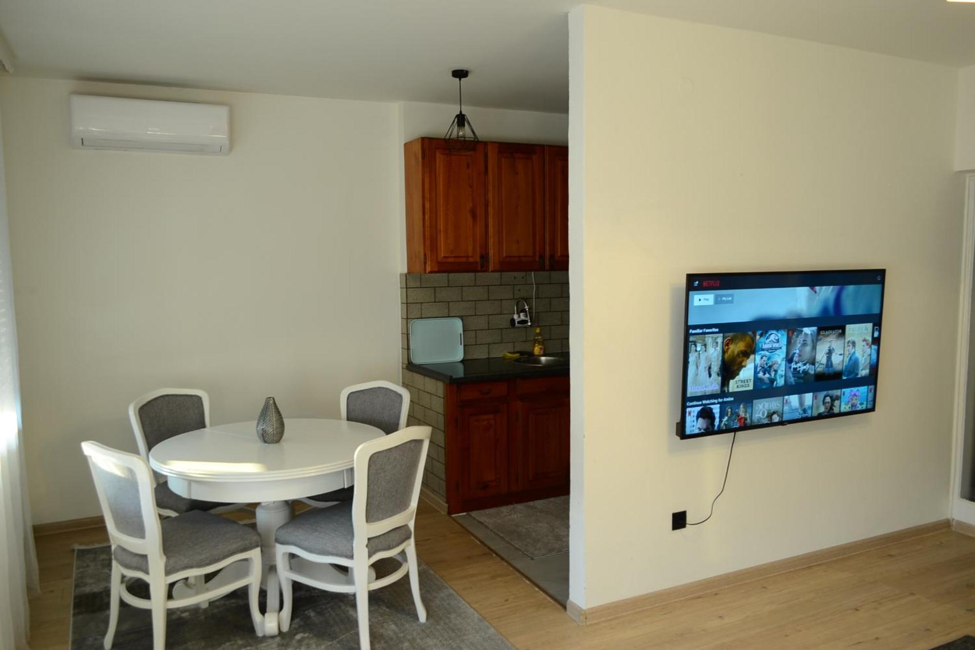 Spacious And Modern Apartment In Town Center Konjic Bagian luar foto