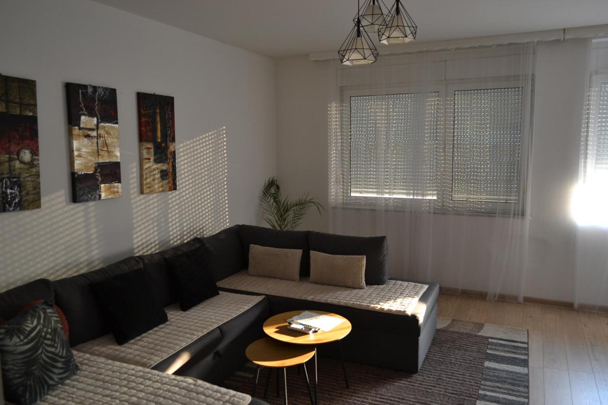 Spacious And Modern Apartment In Town Center Konjic Bagian luar foto
