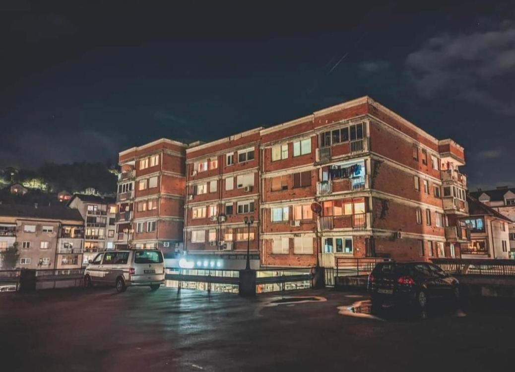Spacious And Modern Apartment In Town Center Konjic Bagian luar foto