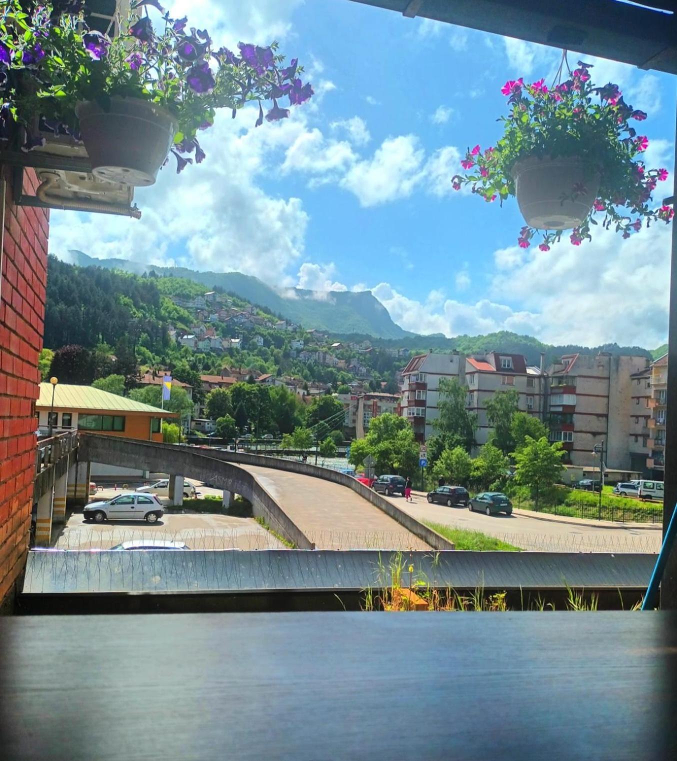 Spacious And Modern Apartment In Town Center Konjic Bagian luar foto